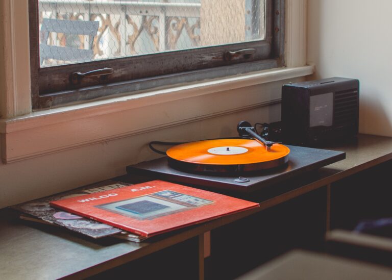 The 6 Best Vintage Turntables For An Authentic Sound